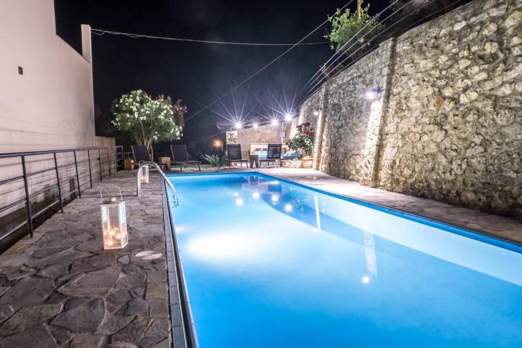 Villa Ventus, 40Sqm Private Pool & Hot Tub! Roussospítion Buitenkant foto