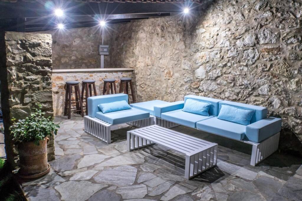 Villa Ventus, 40Sqm Private Pool & Hot Tub! Roussospítion Buitenkant foto