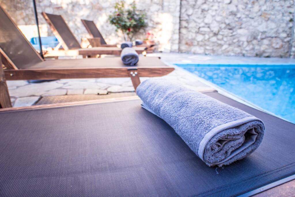 Villa Ventus, 40Sqm Private Pool & Hot Tub! Roussospítion Buitenkant foto
